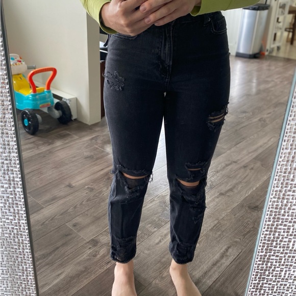 American Eagle super distressed high rise black cropped mom jeans - Picture 9 of 16
